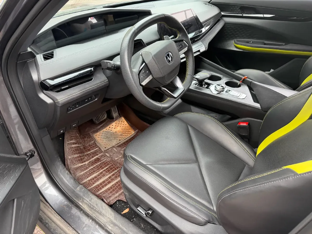 2022 ChangAn UNI-V 1.5T 188HP L4 7DCT,autocango,china used car exporter,china ev exporter,chinese used car exporter,chinese used ev exporter