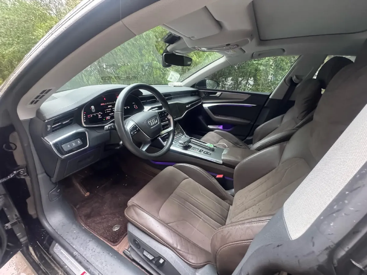 2024 Audi A7L 2.0T 245HP L4 7DCT,autocango,china used car exporter,china ev exporter,chinese used car exporter,chinese used ev exporter