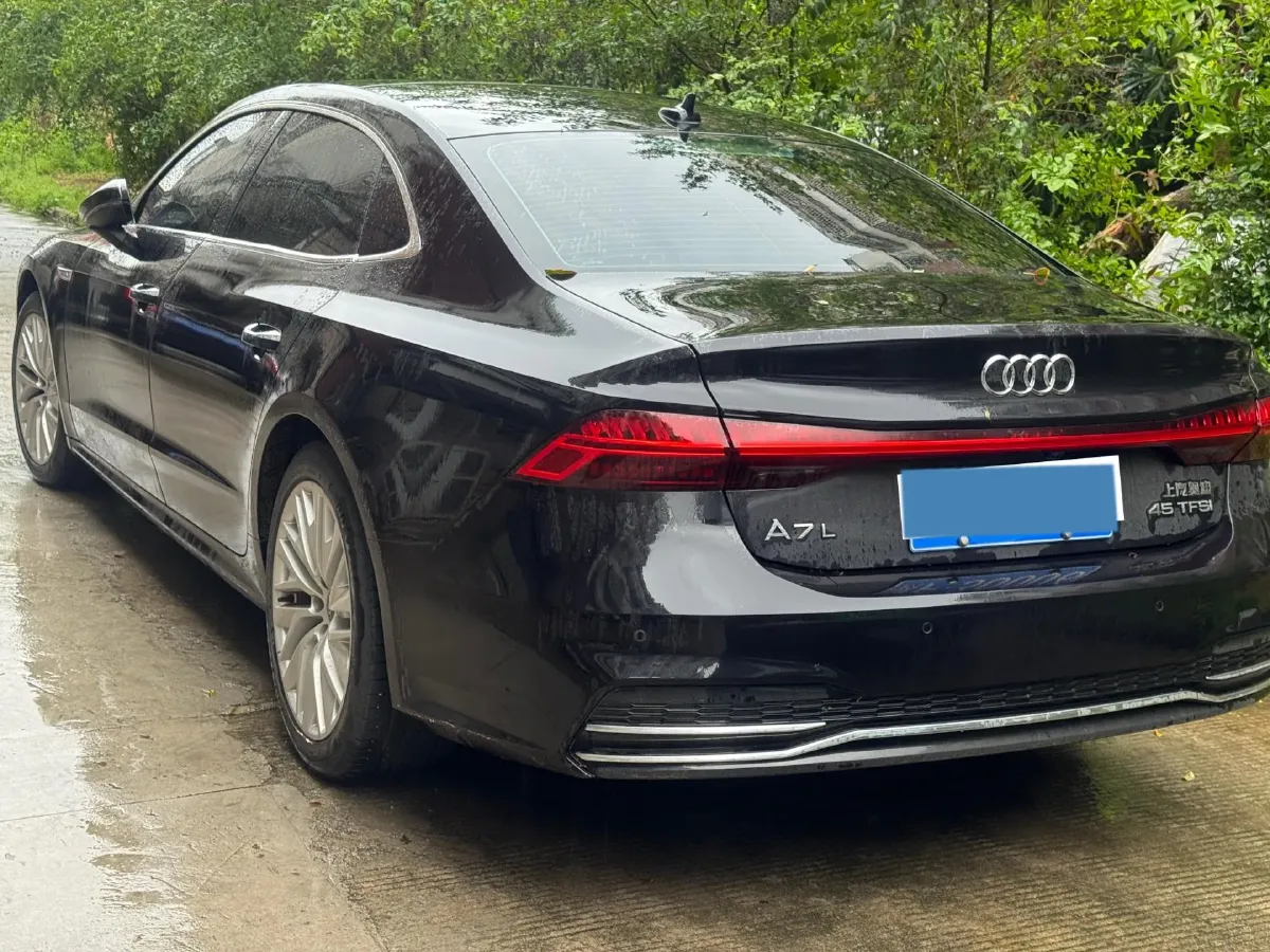 2024 Audi A7L 2.0T 245HP L4 7DCT,autocango,china used car exporter,china ev exporter,chinese used car exporter,chinese used ev exporter