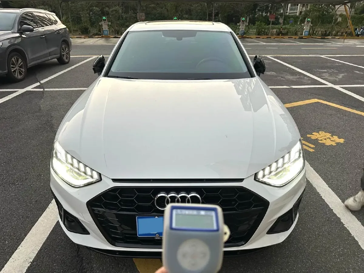 2022 Audi A4L 2.0T 190HP L4 7DCT,autocango,china used car exporter,china ev exporter,chinese used car exporter,chinese used ev exporter