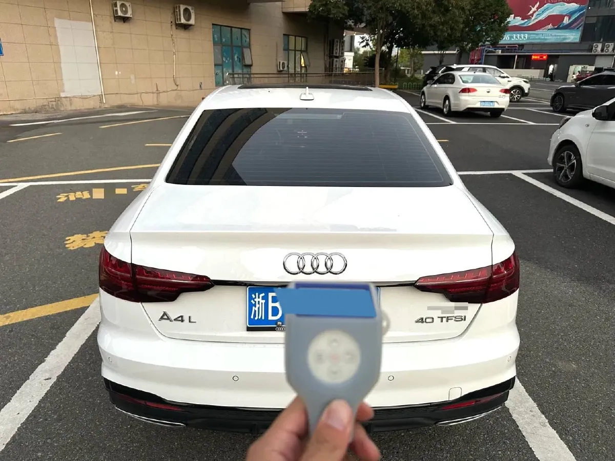 2022 Audi A4L 2.0T 190HP L4 7DCT,autocango,china used car exporter,china ev exporter,chinese used car exporter,chinese used ev exporter