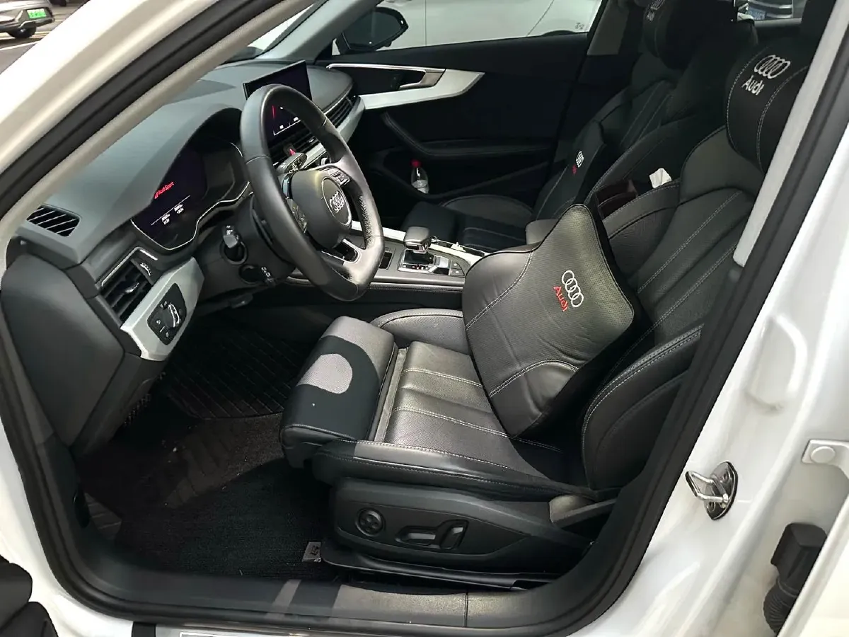 2022 Audi A4L 2.0T 190HP L4 7DCT,autocango,china used car exporter,china ev exporter,chinese used car exporter,chinese used ev exporter