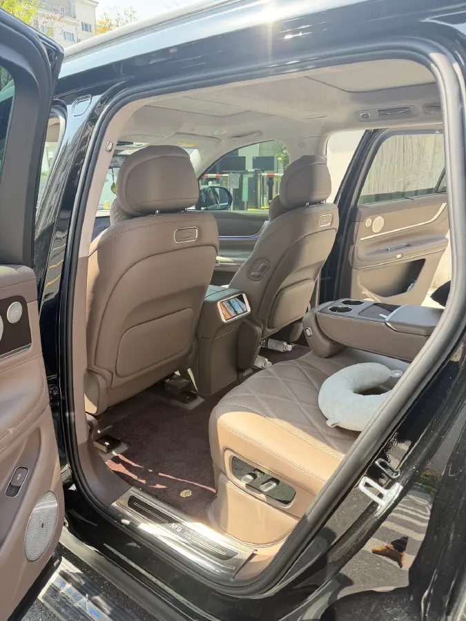 2025 AITO AITO M9 REEV 160HP REEV 52KWH,autocango,china used car exporter,china ev exporter,chinese used car exporter,chinese used ev exporter