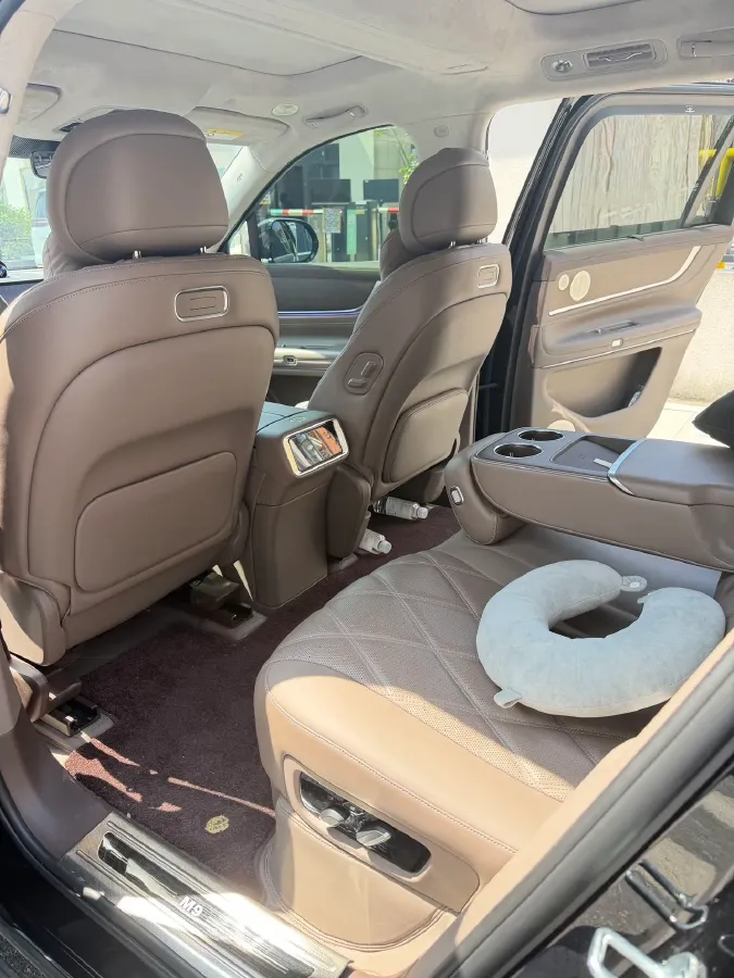 2025 AITO AITO M9 REEV 160HP REEV 52KWH,autocango,china used car exporter,china ev exporter,chinese used car exporter,chinese used ev exporter