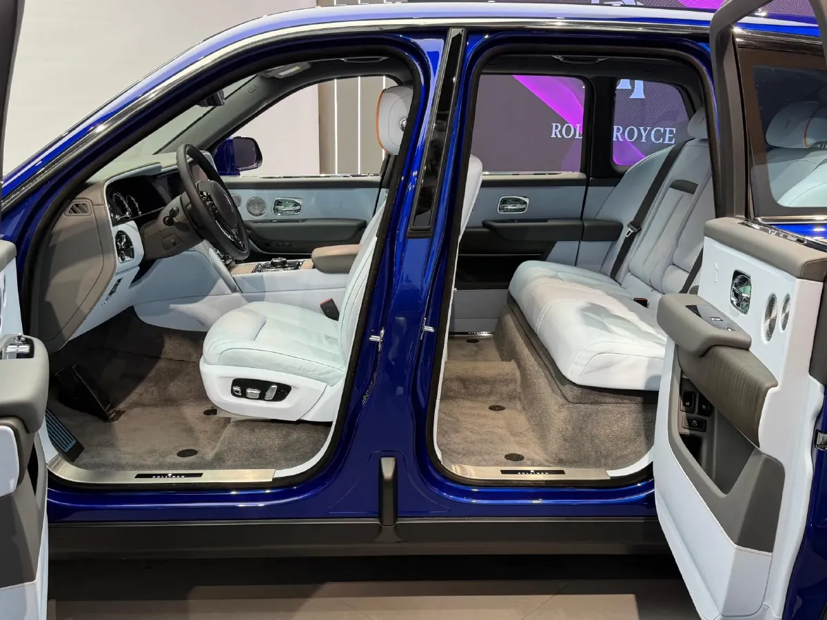 2018 Rolls-Royce Cullinan 6.7T 571HP V12 8AT,autocango,china used car exporter,china ev exporter,chinese used car exporter,chinese used ev exporter