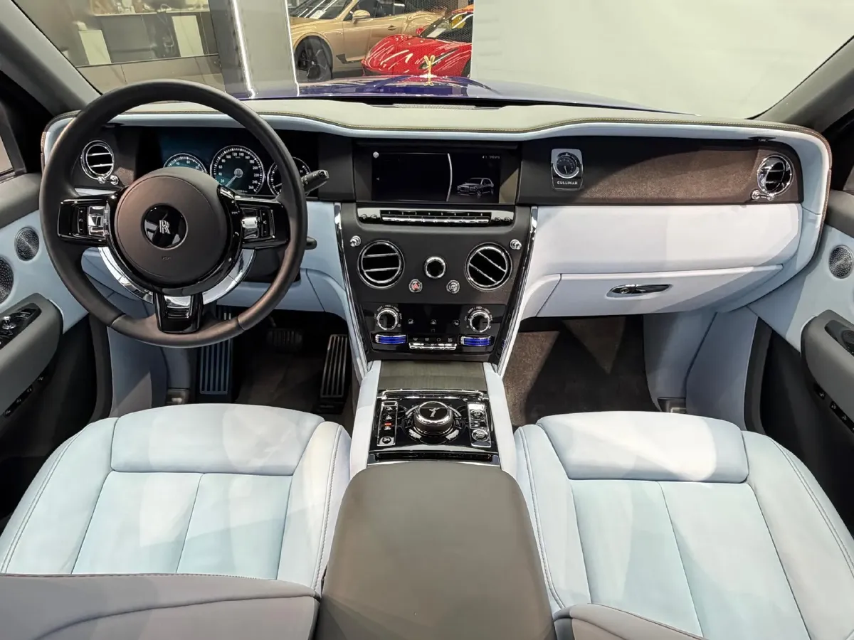 2018 Rolls-Royce Cullinan 6.7T 571HP V12 8AT,autocango,china used car exporter,china ev exporter,chinese used car exporter,chinese used ev exporter