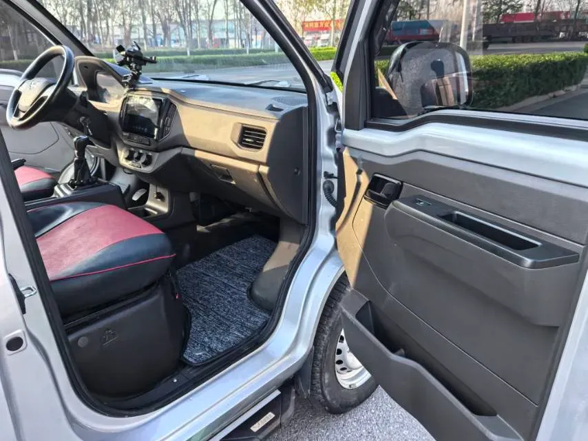 2023 WuLing RongGuang New Truck 1.5L 102HP L4 5MT,autocango,china used car exporter,china ev exporter,chinese used car exporter,chinese used ev exporter