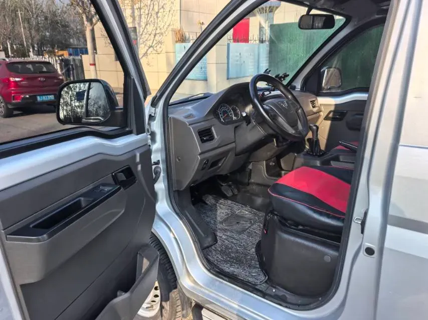 2023 WuLing RongGuang New Truck 1.5L 102HP L4 5MT,autocango,china used car exporter,china ev exporter,chinese used car exporter,chinese used ev exporter