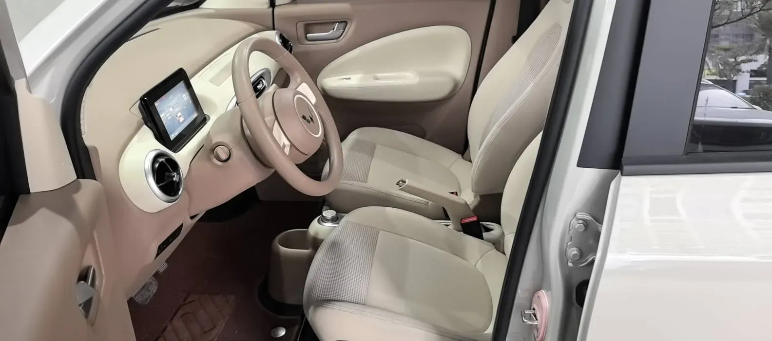 2025 WuLing HongGuang MINI EV BEV 16.2KWH,autocango,china used car exporter,china ev exporter,chinese used car exporter,chinese used ev exporter