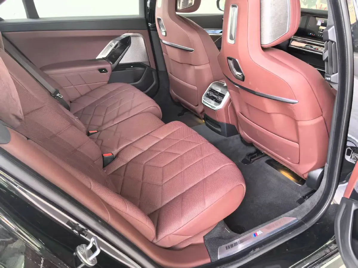 2023 BMW i7 BEV 101.7KWH,autocango,china used car exporter,china ev exporter,chinese used car exporter,chinese used ev exporter