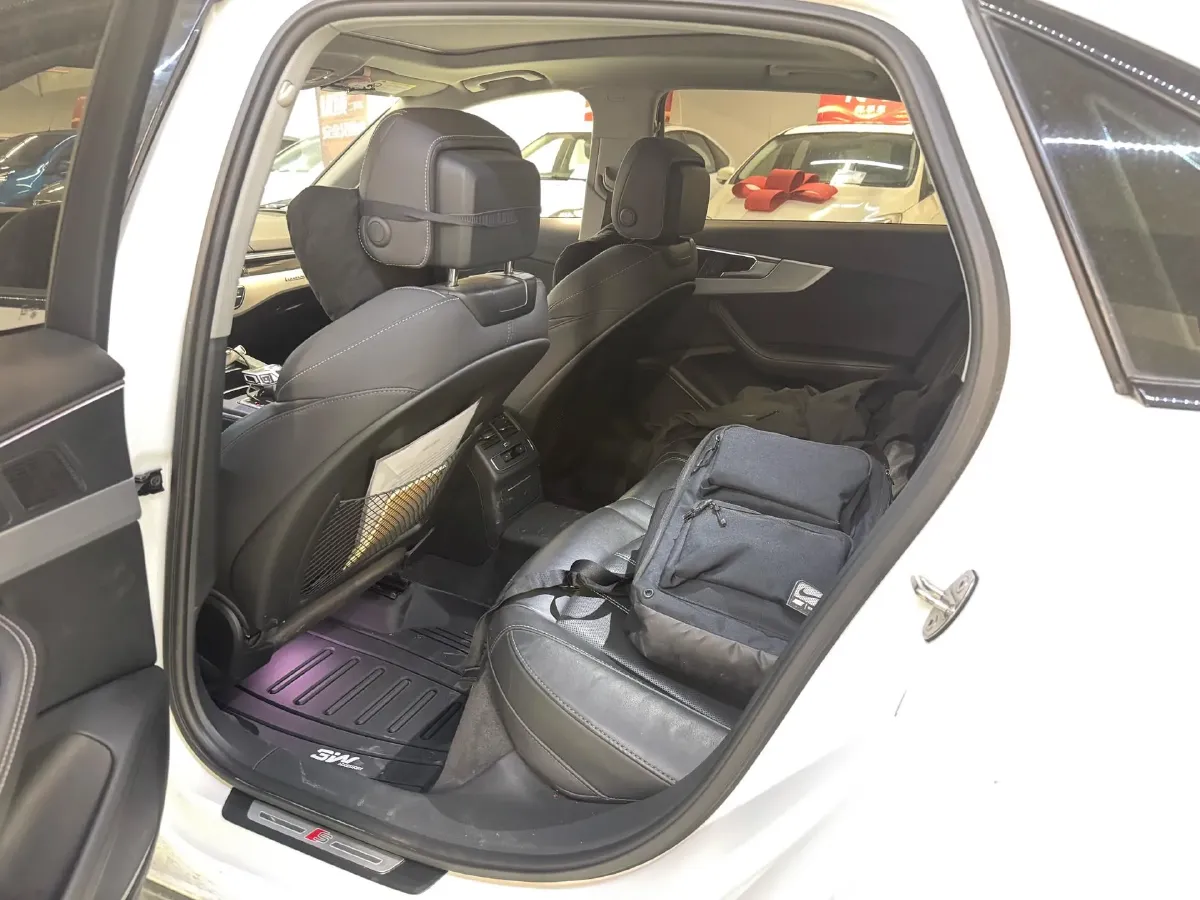 2022 Audi A4L 2.0T 190HP L4 7DCT,autocango,china used car exporter,china ev exporter,chinese used car exporter,chinese used ev exporter