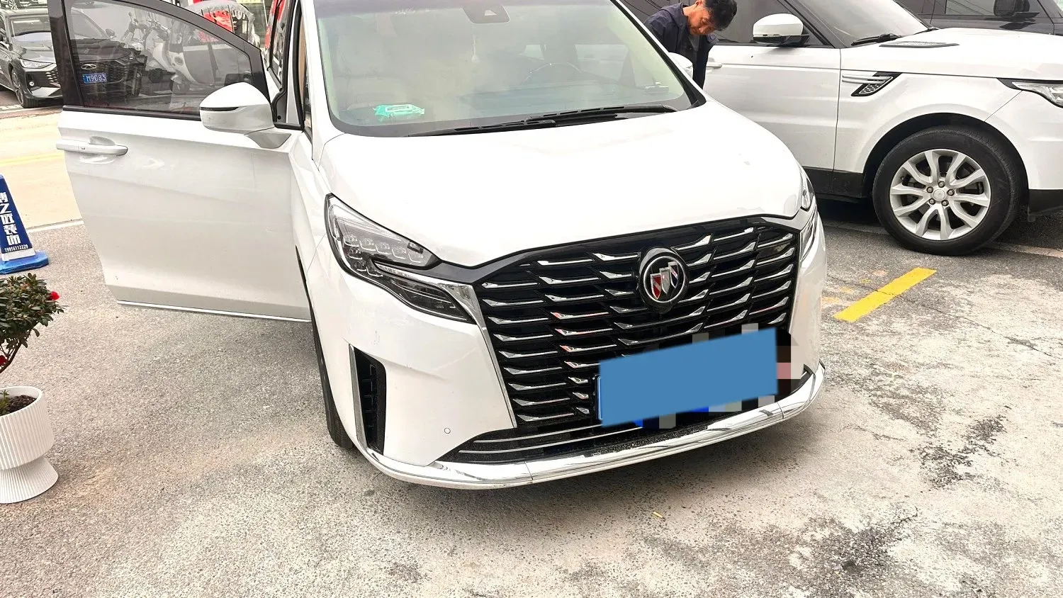 2023 Buick GL8 2.0T 237HP L4 9AT,autocango,china used car exporter,china ev exporter,chinese used car exporter,chinese used ev exporter