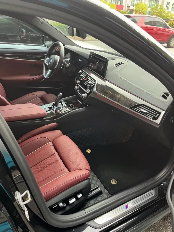 2022 BMW 5 Series 2.0T 252HP L4 8AT,autocango,china used car exporter,china ev exporter,chinese used car exporter,chinese used ev exporter