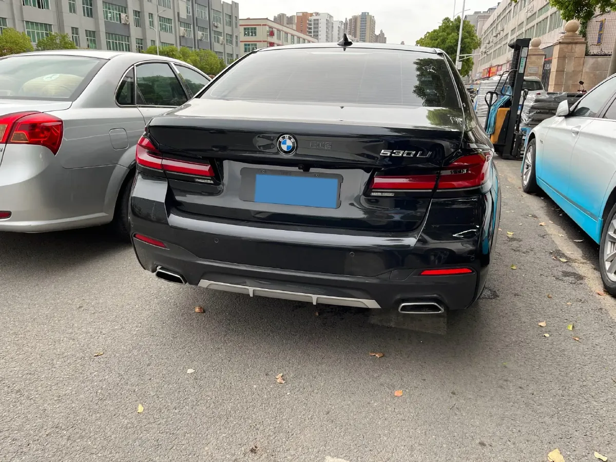 2022 BMW 5 Series 2.0T 252HP L4 8AT,autocango,china used car exporter,china ev exporter,chinese used car exporter,chinese used ev exporter