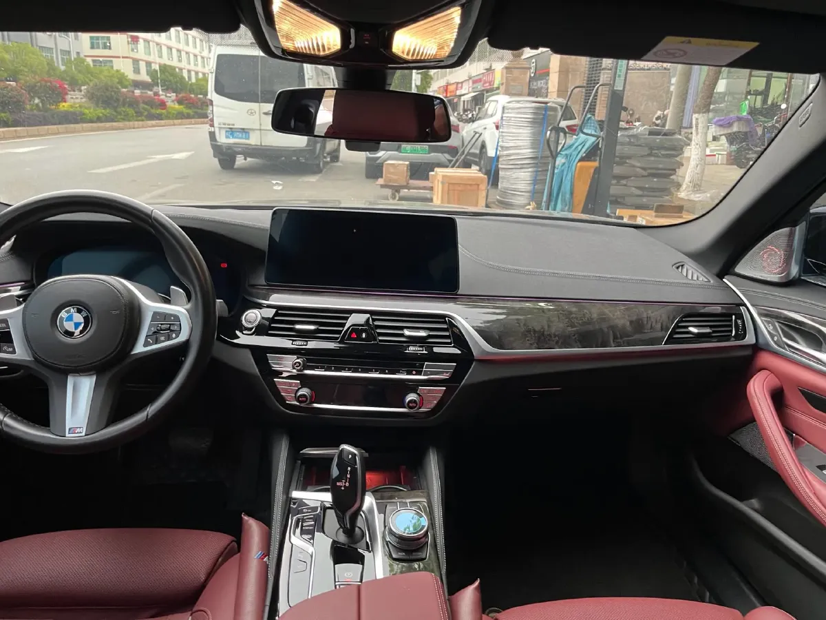 2022 BMW 5 Series 2.0T 252HP L4 8AT,autocango,china used car exporter,china ev exporter,chinese used car exporter,chinese used ev exporter