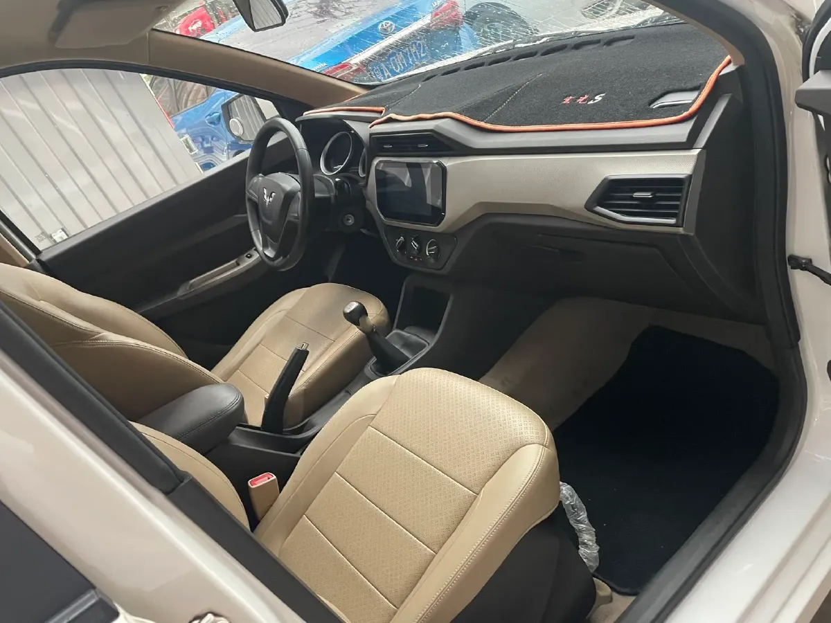 2018 WuLing HongGuang 1.5L 105HP L4 5MT,autocango,china used car exporter,china ev exporter,chinese used car exporter,chinese used ev exporter