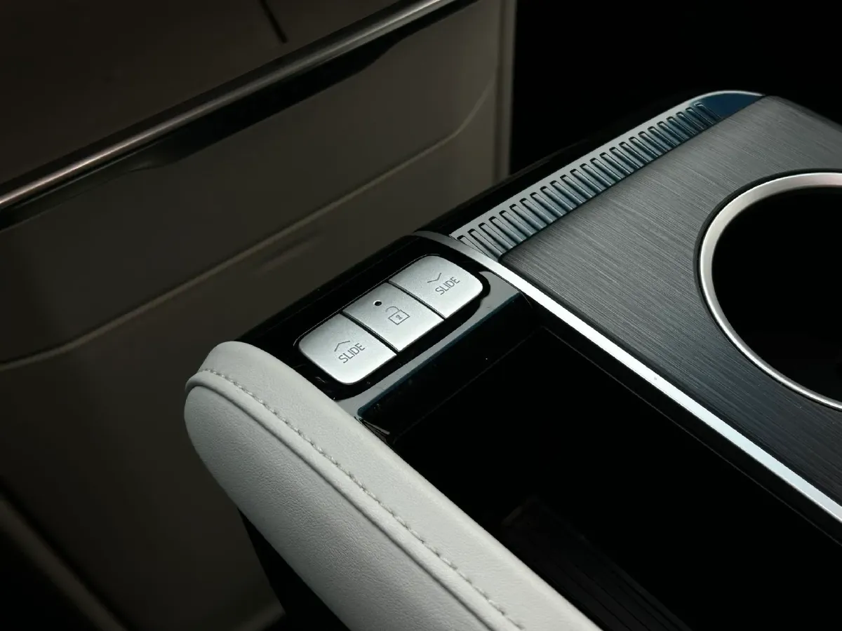 2024 Buick GL8 1.5T 180HP L4 2DHT PHEV 24.4KWH,autocango,china used car exporter,china ev exporter,chinese used car exporter,chinese used ev exporter