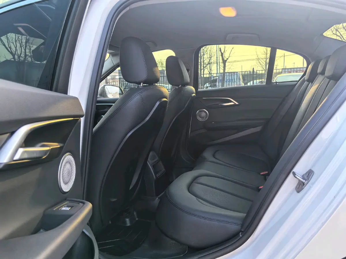 2021 BMW 1 Series 1.5T 140HP L3 7DCT,autocango,china used car exporter,china ev exporter,chinese used car exporter,chinese used ev exporter