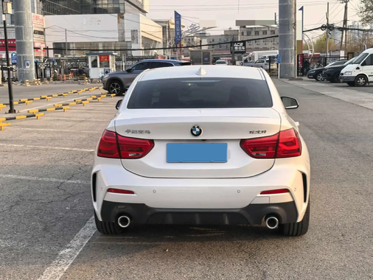 2021 BMW 1 Series 1.5T 140HP L3 7DCT,autocango,china used car exporter,china ev exporter,chinese used car exporter,chinese used ev exporter