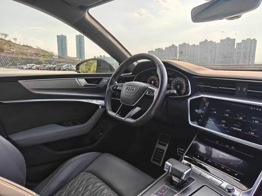 2024 Audi A7L 2.0T 245HP L4 7DCT,autocango,china used car exporter,china ev exporter,chinese used car exporter,chinese used ev exporter