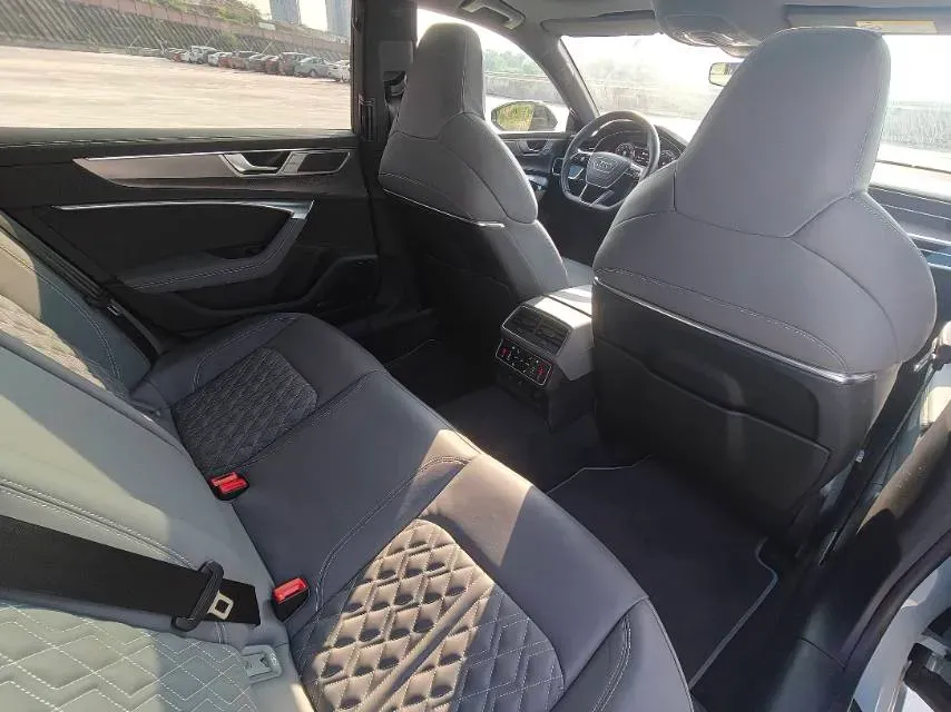 2024 Audi A7L 2.0T 245HP L4 7DCT,autocango,china used car exporter,china ev exporter,chinese used car exporter,chinese used ev exporter