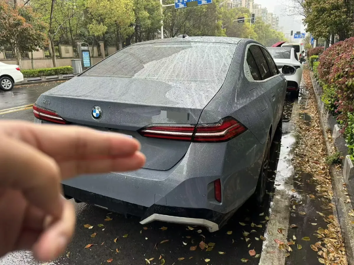 2024 BMW 5 Series 2.0T 190HP L4 8AT,autocango,china used car exporter,china ev exporter,chinese used car exporter,chinese used ev exporter