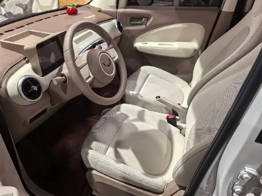 2025 WuLing HongGuang MINI EV BEV 16.2KWH,autocango,china used car exporter,china ev exporter,chinese used car exporter,chinese used ev exporter