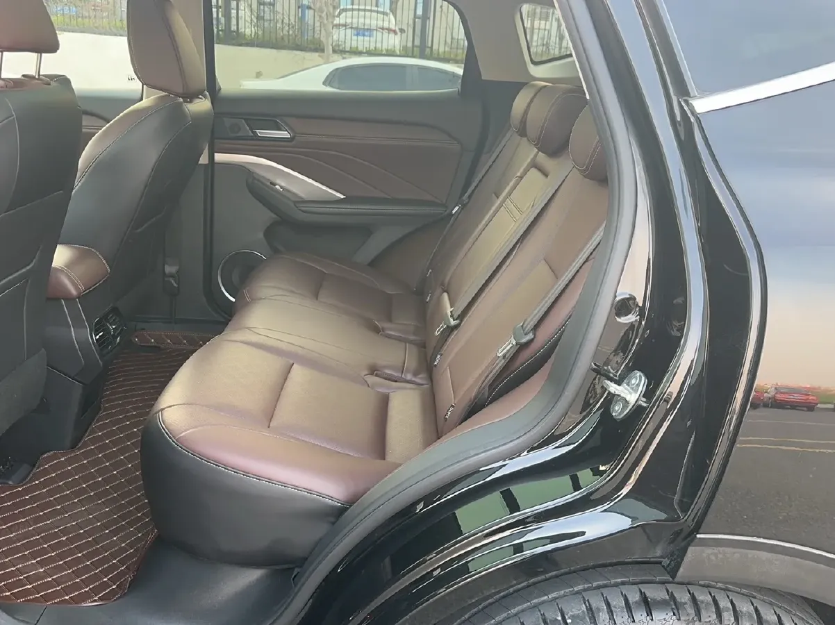 2021 WEY VV6 2.0T 227HP L4 7DCT,autocango,china used car exporter,china ev exporter,chinese used car exporter,chinese used ev exporter