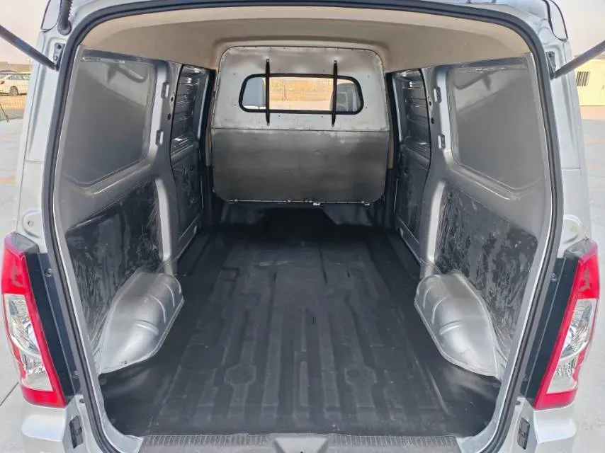 2022 WuLing RongGuang S 1.2L 76HP L4 5MT,autocango,china used car exporter,china ev exporter,chinese used car exporter,chinese used ev exporter