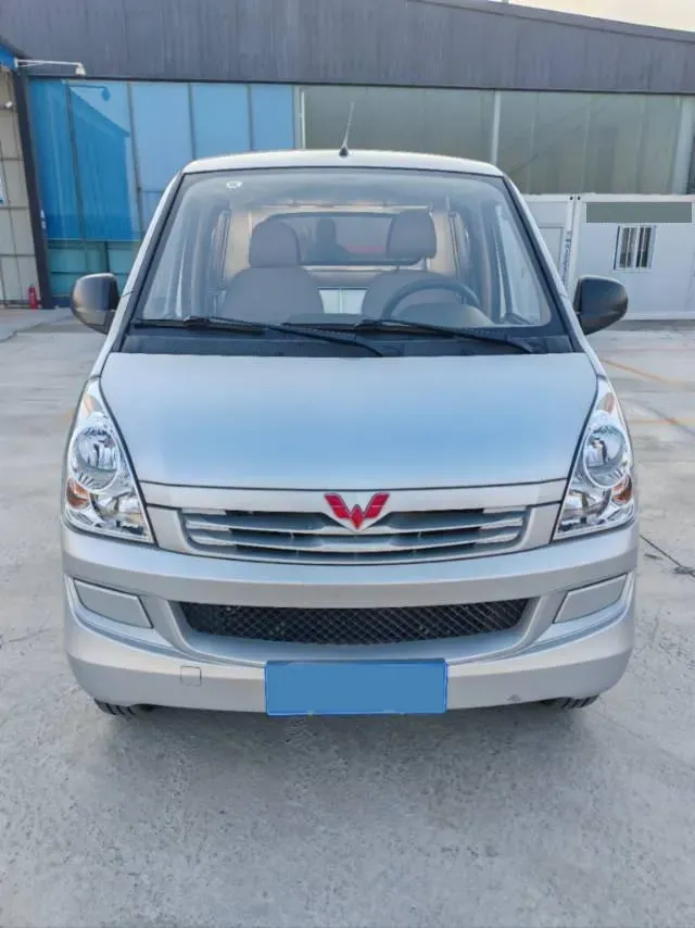 2022 WuLing RongGuang S 1.2L 76HP L4 5MT,autocango,china used car exporter,china ev exporter,chinese used car exporter,chinese used ev exporter