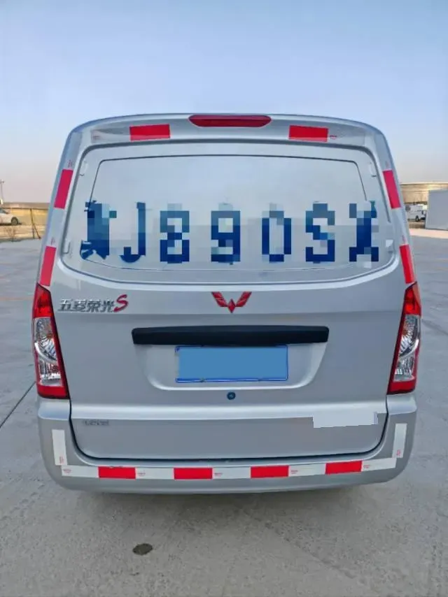 2022 WuLing RongGuang S 1.2L 76HP L4 5MT,autocango,china used car exporter,china ev exporter,chinese used car exporter,chinese used ev exporter