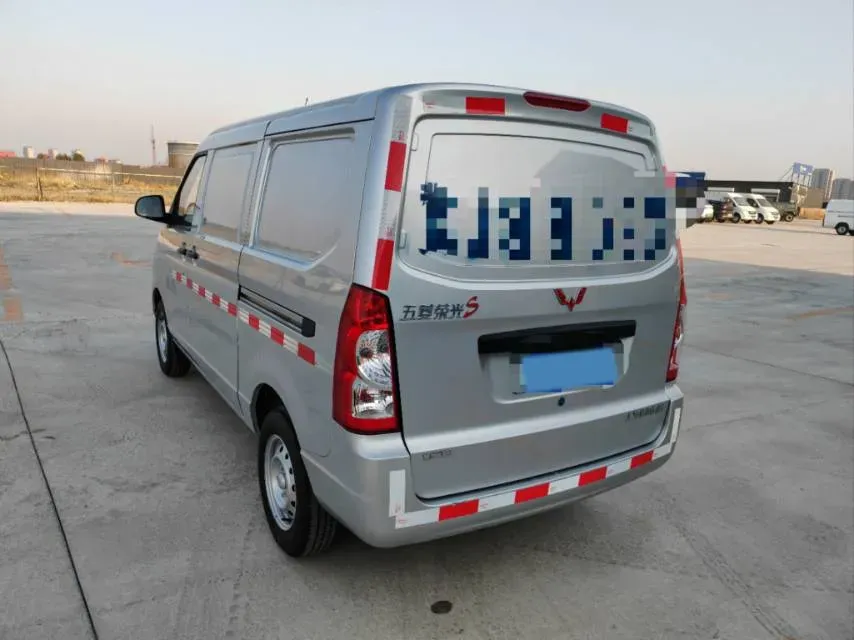 2022 WuLing RongGuang S 1.2L 76HP L4 5MT,autocango,china used car exporter,china ev exporter,chinese used car exporter,chinese used ev exporter