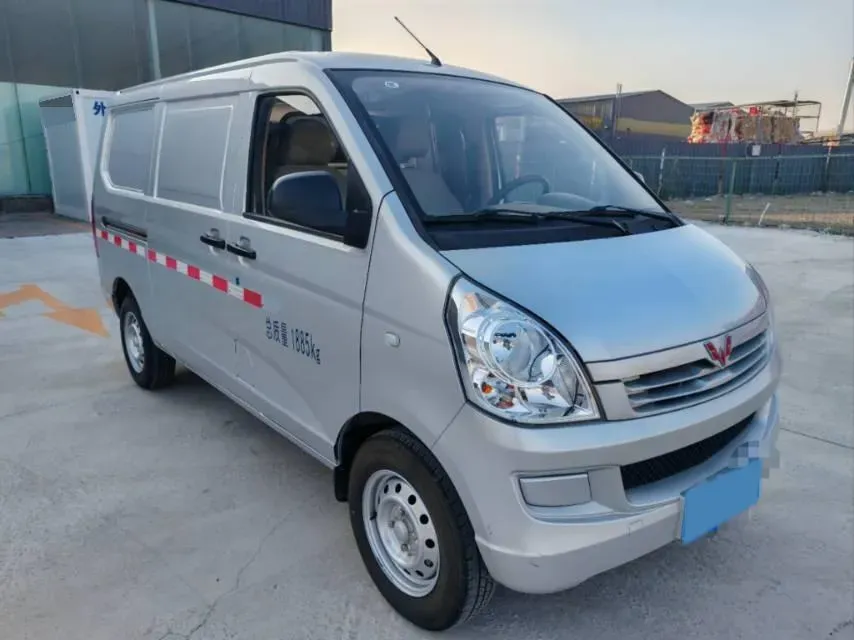 2022 WuLing RongGuang S 1.2L 76HP L4 5MT,autocango,china used car exporter,china ev exporter,chinese used car exporter,chinese used ev exporter