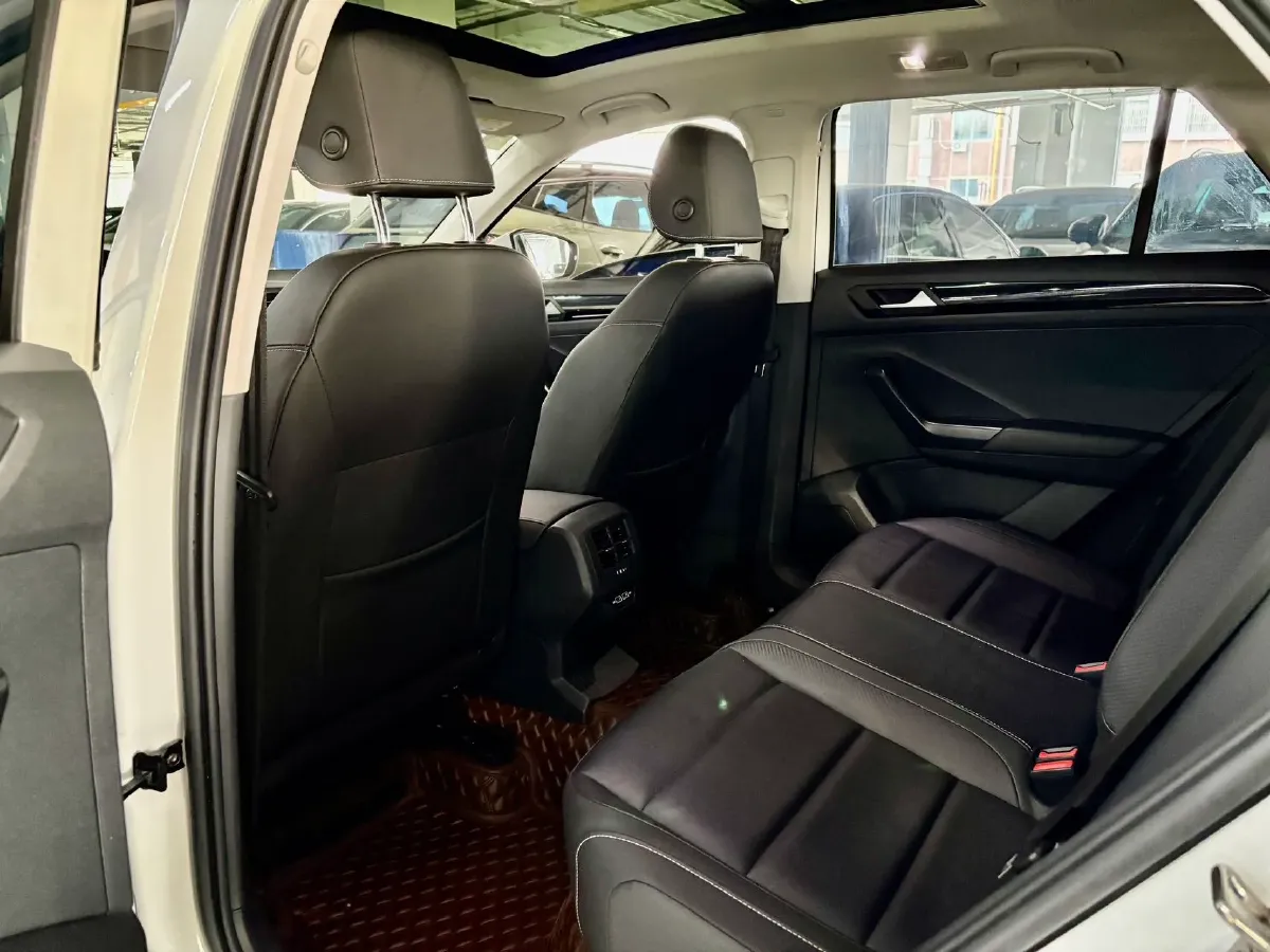 2022 Volkswagen T-Roc 1.4T 150HP L4 7DCT,autocango,china used car exporter,china ev exporter,chinese used car exporter,chinese used ev exporter