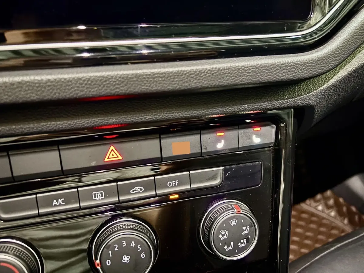 2022 Volkswagen T-Roc 1.4T 150HP L4 7DCT,autocango,china used car exporter,china ev exporter,chinese used car exporter,chinese used ev exporter