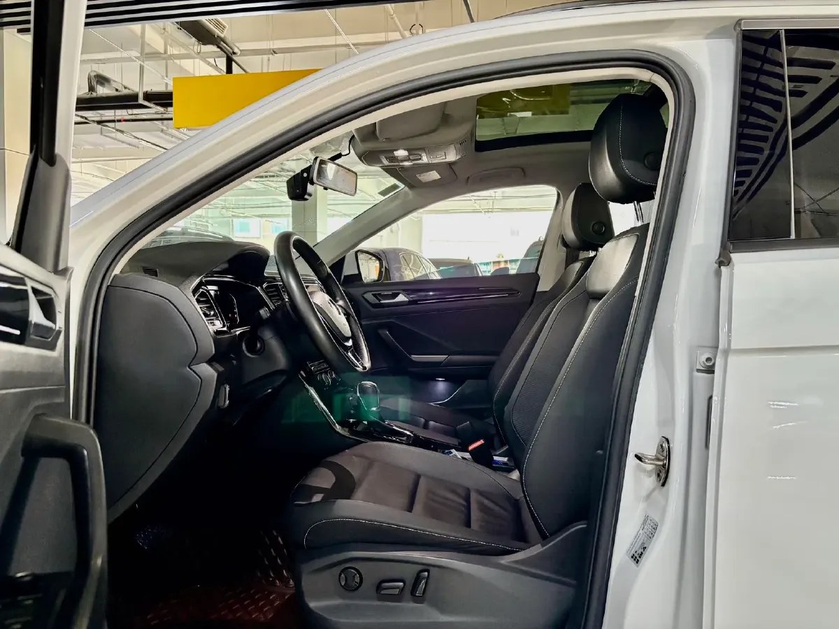 2022 Volkswagen T-Roc 1.4T 150HP L4 7DCT,autocango,china used car exporter,china ev exporter,chinese used car exporter,chinese used ev exporter