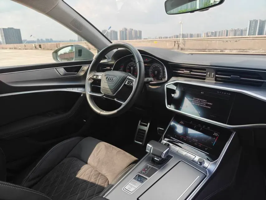 2024 Audi A7L 2.0T 245HP L4 7DCT,autocango,china used car exporter,china ev exporter,chinese used car exporter,chinese used ev exporter