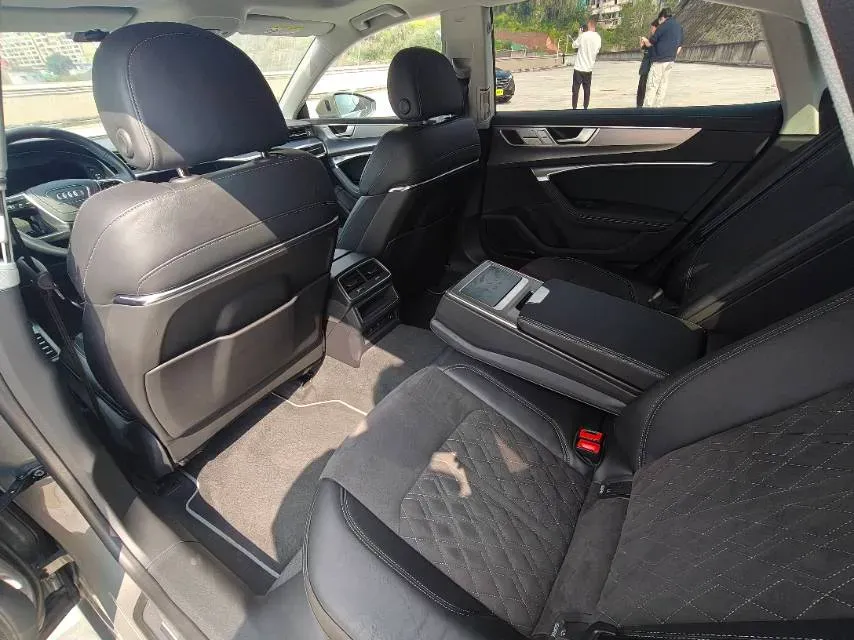 2024 Audi A7L 2.0T 245HP L4 7DCT,autocango,china used car exporter,china ev exporter,chinese used car exporter,chinese used ev exporter