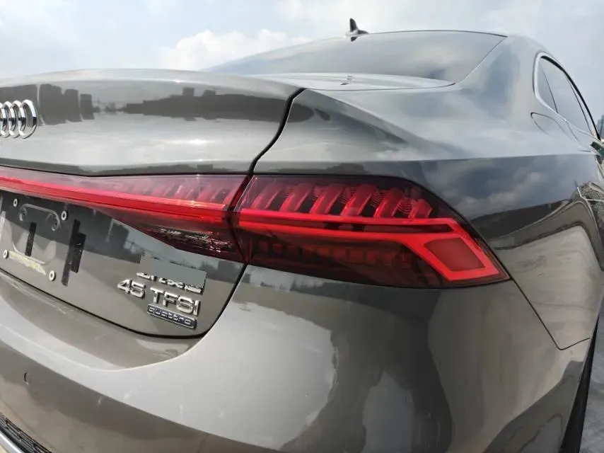 2024 Audi A7L 2.0T 245HP L4 7DCT,autocango,china used car exporter,china ev exporter,chinese used car exporter,chinese used ev exporter