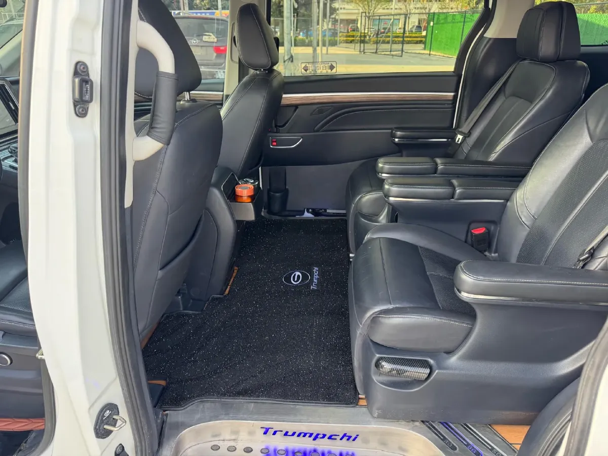 2021 GAC Trumpchi M8 2.0T 252HP L4 8AT,autocango,china used car exporter,china ev exporter,chinese used car exporter,chinese used ev exporter