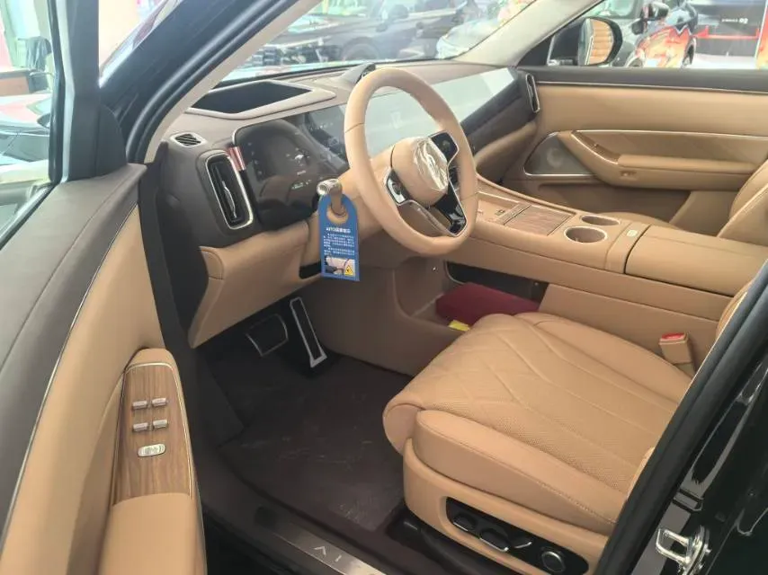 2025 AITO AITO M8 REEV 160HP REEV 53.4KWH,autocango,china used car exporter,china ev exporter,chinese used car exporter,chinese used ev exporter