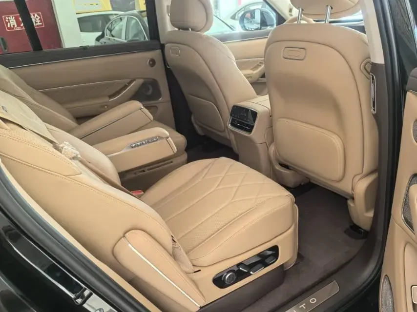 2025 AITO AITO M8 REEV 160HP REEV 53.4KWH,autocango,china used car exporter,china ev exporter,chinese used car exporter,chinese used ev exporter