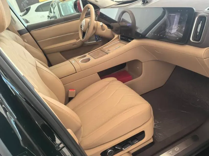 2025 AITO AITO M8 REEV 160HP REEV 53.4KWH,autocango,china used car exporter,china ev exporter,chinese used car exporter,chinese used ev exporter