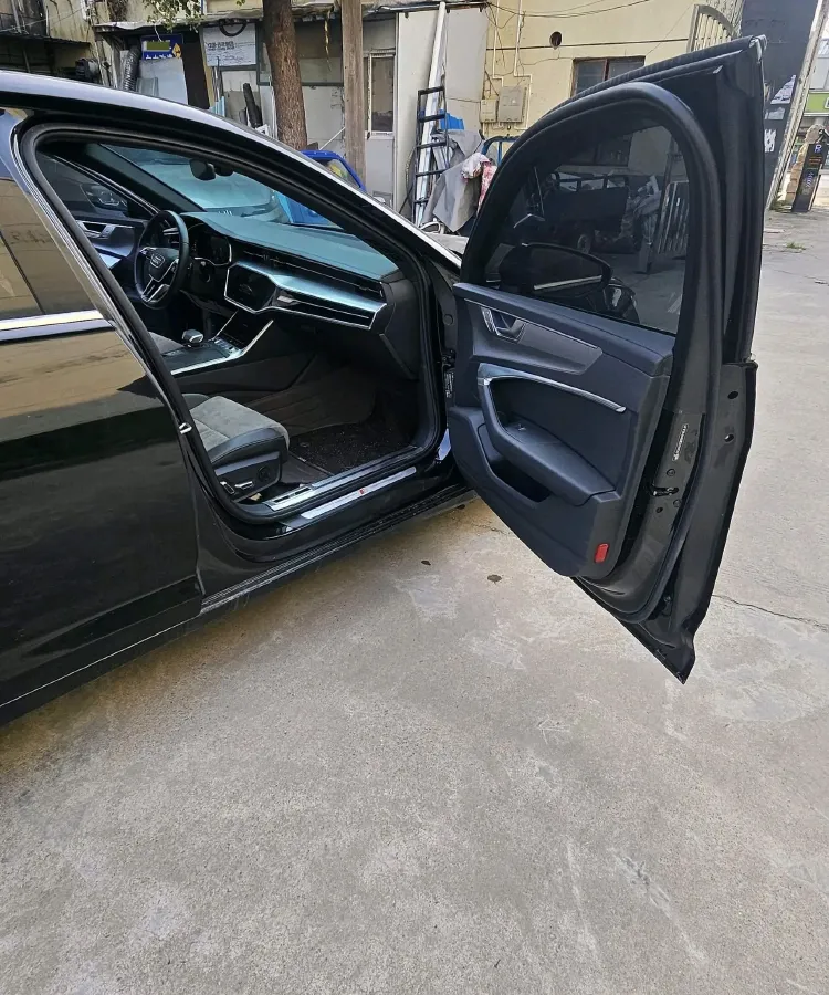 2024 Audi A6L 2.0T 245HP L4 7DCT,autocango,china used car exporter,china ev exporter,chinese used car exporter,chinese used ev exporter