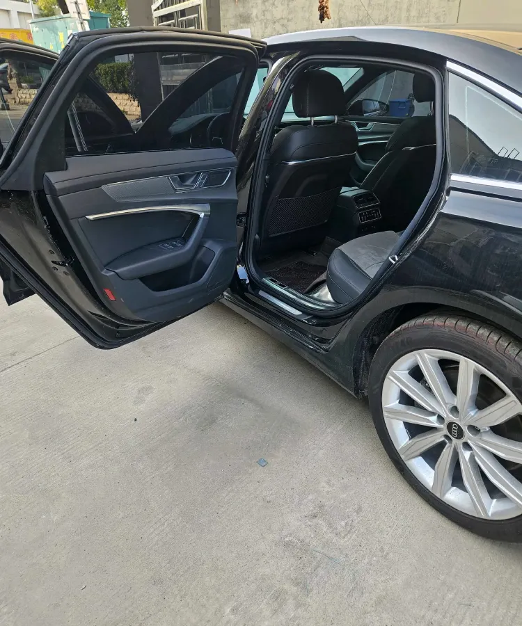 2024 Audi A6L 2.0T 245HP L4 7DCT,autocango,china used car exporter,china ev exporter,chinese used car exporter,chinese used ev exporter