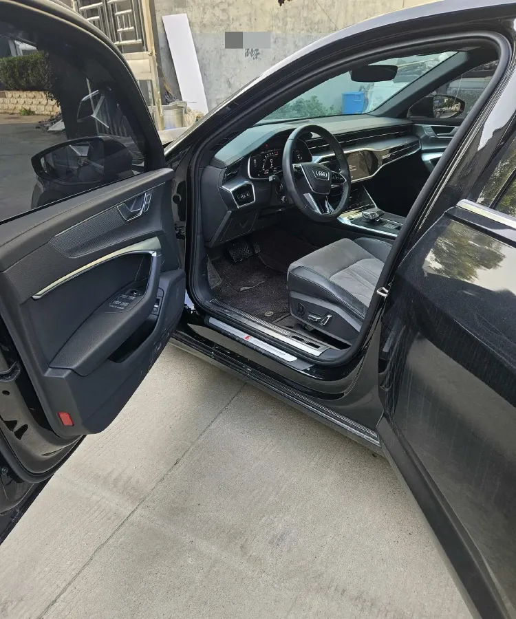 2024 Audi A6L 2.0T 245HP L4 7DCT,autocango,china used car exporter,china ev exporter,chinese used car exporter,chinese used ev exporter