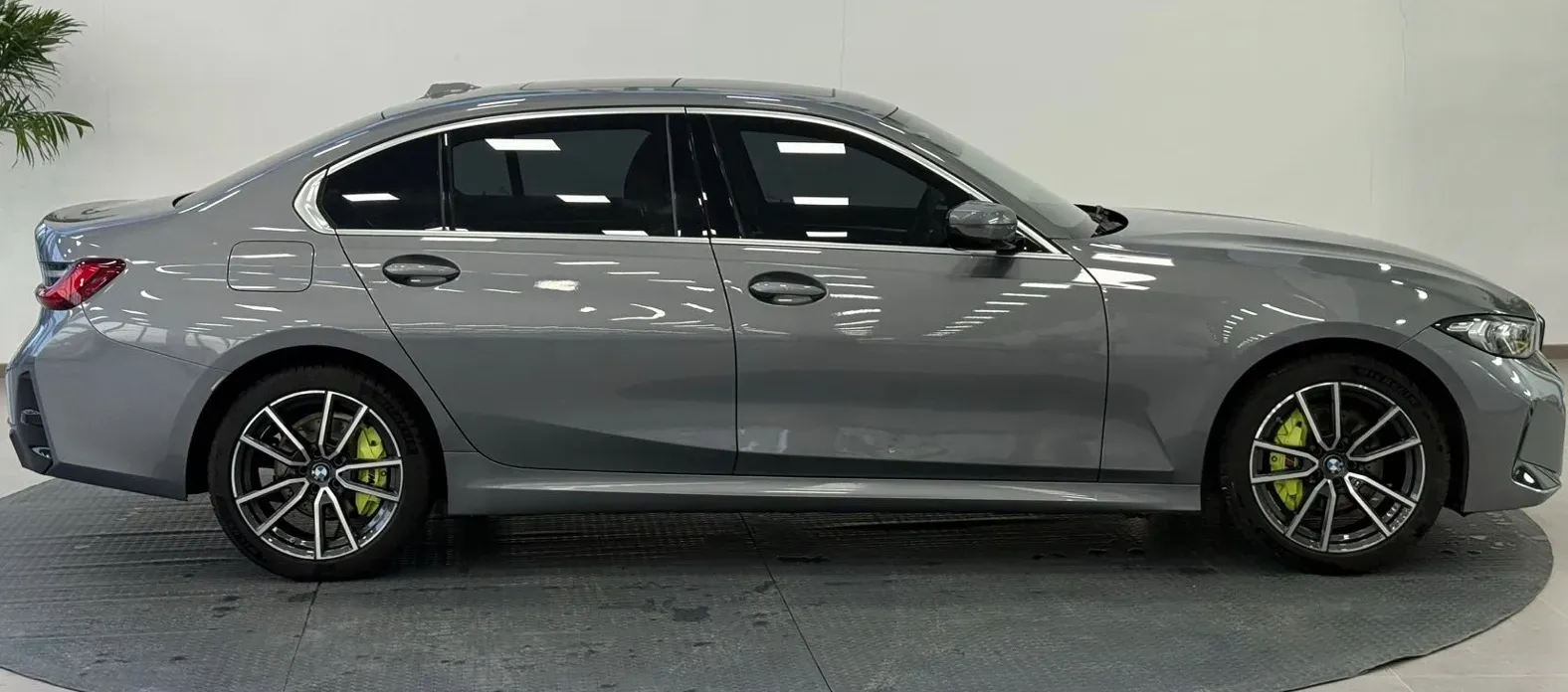 2023 BMW 3 Series 2.0T 156HP L4 8AT,autocango,china used car exporter,china ev exporter,chinese used car exporter,chinese used ev exporter