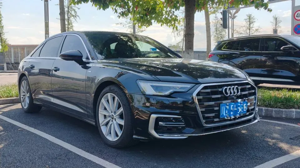 2024 Audi A6L 2.0T 245HP L4 7DCT,autocango,china used car exporter,china ev exporter,chinese used car exporter,chinese used ev exporter