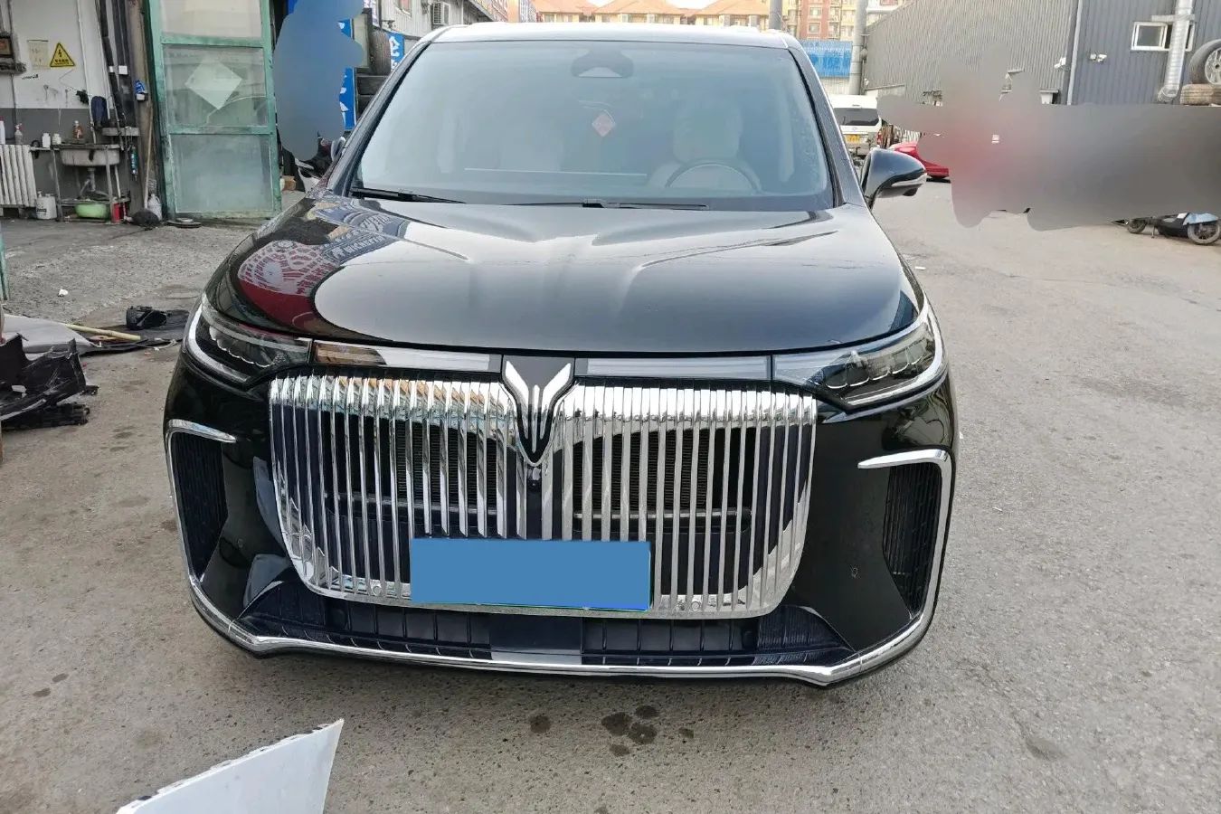 2025 Voyah Dream 1.5T 150HP L4 PHEV 41.7KWH,autocango,china used car exporter,china ev exporter,chinese used car exporter,chinese used ev exporter