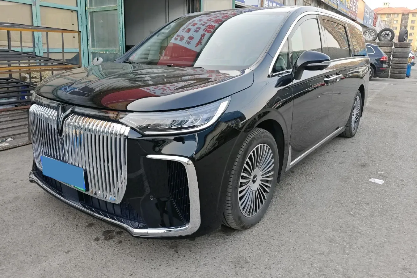 2025 Voyah Dream 1.5T 150HP L4 PHEV 41.7KWH,autocango,china used car exporter,china ev exporter,chinese used car exporter,chinese used ev exporter